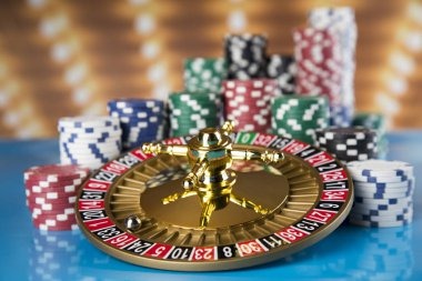 sultantoto togel app installation and login screen on mobile device